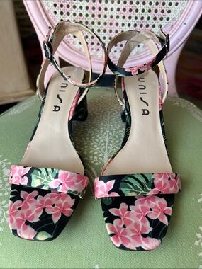 Unisa shoes